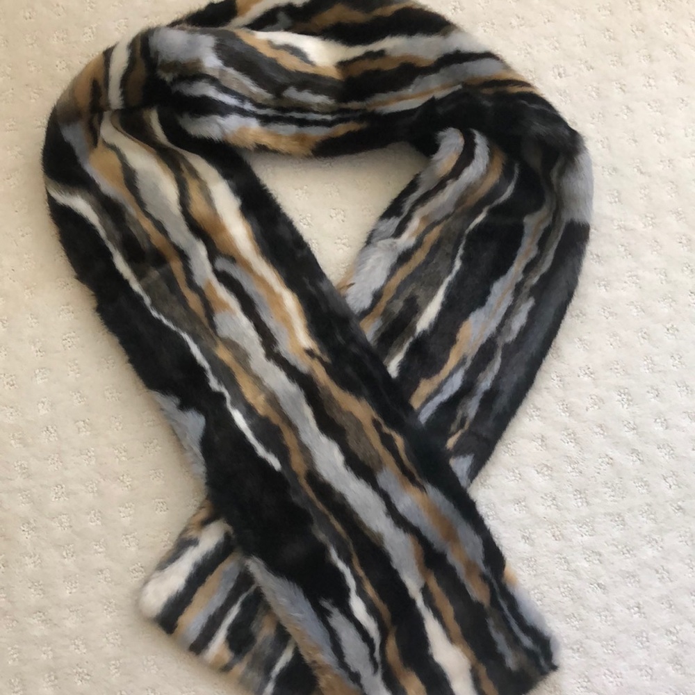 NWOT Steve Madden Faux Fur Scarf